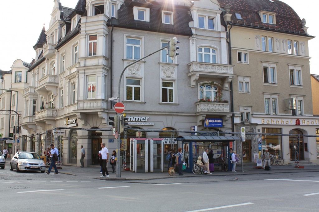 Pasinger Bahnhofsplatz 1